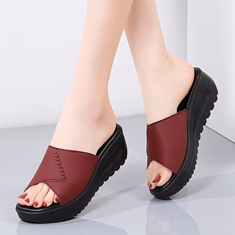 Cool Slippers for Women, Summer Outdoor Wear, Non-Slip Soft Sole, Casual and Versatile for Middle-Aged Ladies, Women Shoes