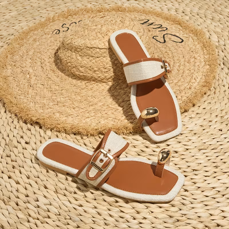 Comfortable Flat Sole Women's Flat Toe Ring Sandals | Fashionable Style and Casual Slippers with Adjustable Buckle