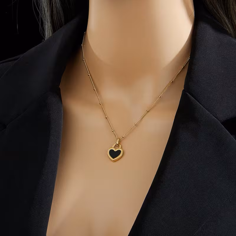 3pcs Stainless Steel Black Heart Pendant Necklace and Earrings Jewelry Set, for Banquet Ceremony Party Vacation Date Gift Wear Accessories, 18K Gold Plated, Hypoallergenic Necklace, Premium Necklace, French-Style Light Luxury Elegant Fashion