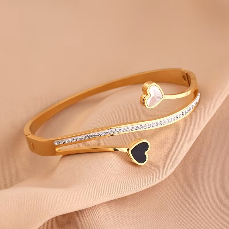 1pc SENLANSP Boho Sexy Style Heart-Shaped Bracelet, 18K Golden Plated 304 Stainless Steel with Black & White Shell & Rhinestone Accents, Daily & Gift Wear for Women